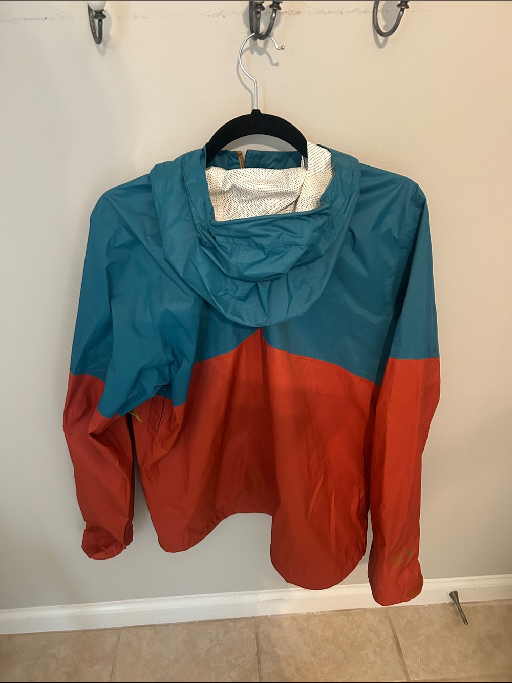 Mountain Hardwear Two-Tone Hooded Windbreaker - Teal & Rust - Picture 5 of 8